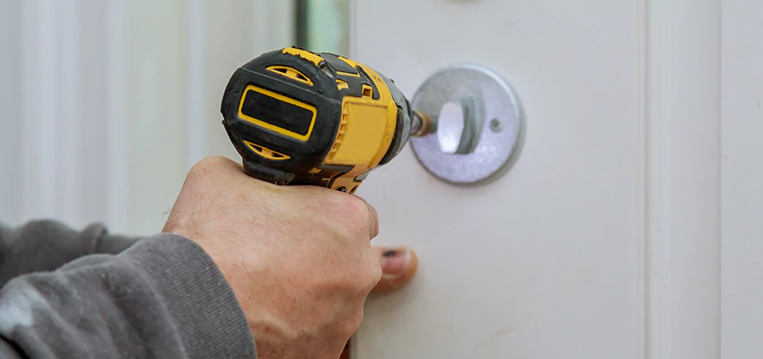 Street Locksmith For Smart Lock Repair in Sacramento, CA